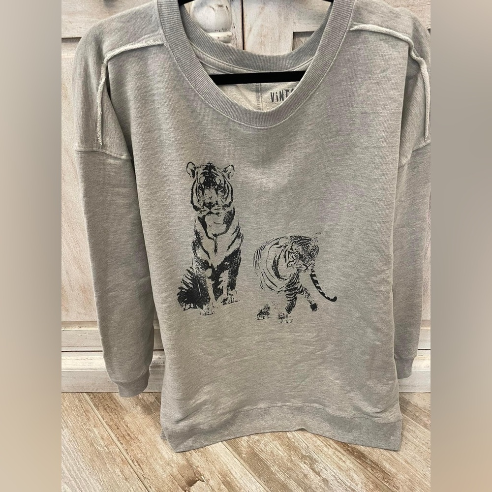 Oversized Tiger sweatshirt, new, never worn
